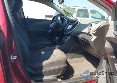 2018 Chevrolet Sonic Lt Auto z USA, uszkodzony, nr VIN 1G1JD5SH0J4110090